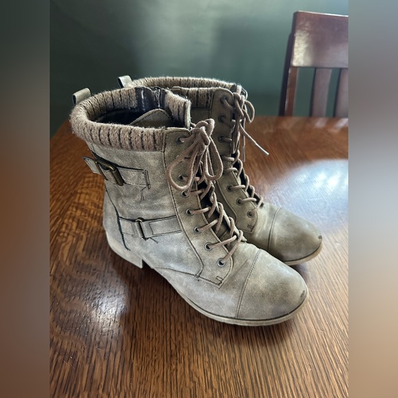 Women's Lace-Up Ankle Combat Boots - Picture 1 of 8